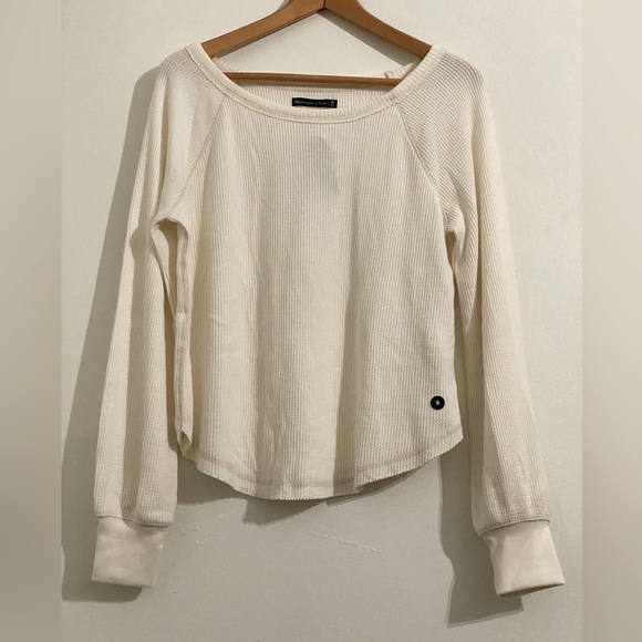 Abercrombie & Fitch Tops - NWT Abercrombie & Fitch Cream Curve Hem Waffle Knit Long Sleeve Shirt SZ Medium